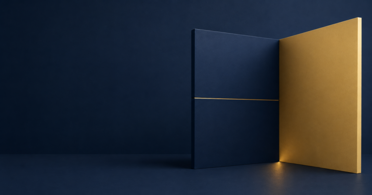 Composición arquitectónica en azul marino y dorado que evoca una transferencia controlada de un certificado.